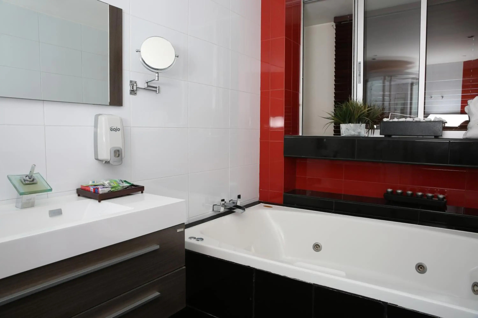 Photo - Hotel Suites 108