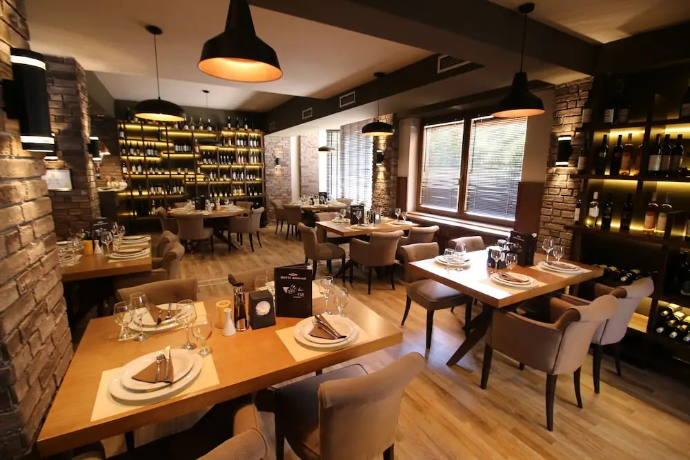 Photo - Hotel Aristocrat & Fish Restaurant