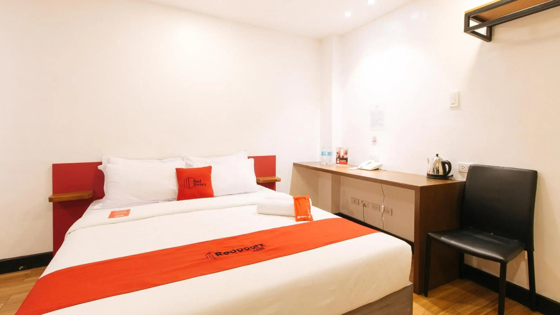 Foto - RedDoorz Plus at MM Hotel Las Pinas former RedDoorz Plus Near Bamboo Organ