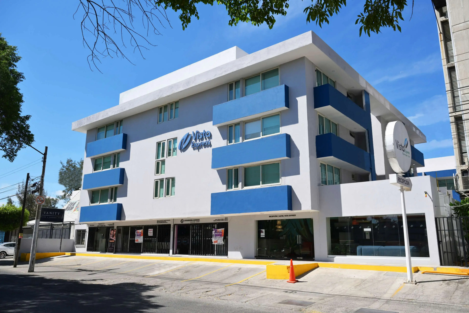 Photo - Vista Express Guadalajara Expo SureStay Collection by BW