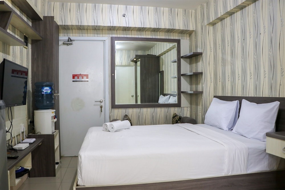 Cozy And Enjoy Studio Room At Green Pramuka City Apartment