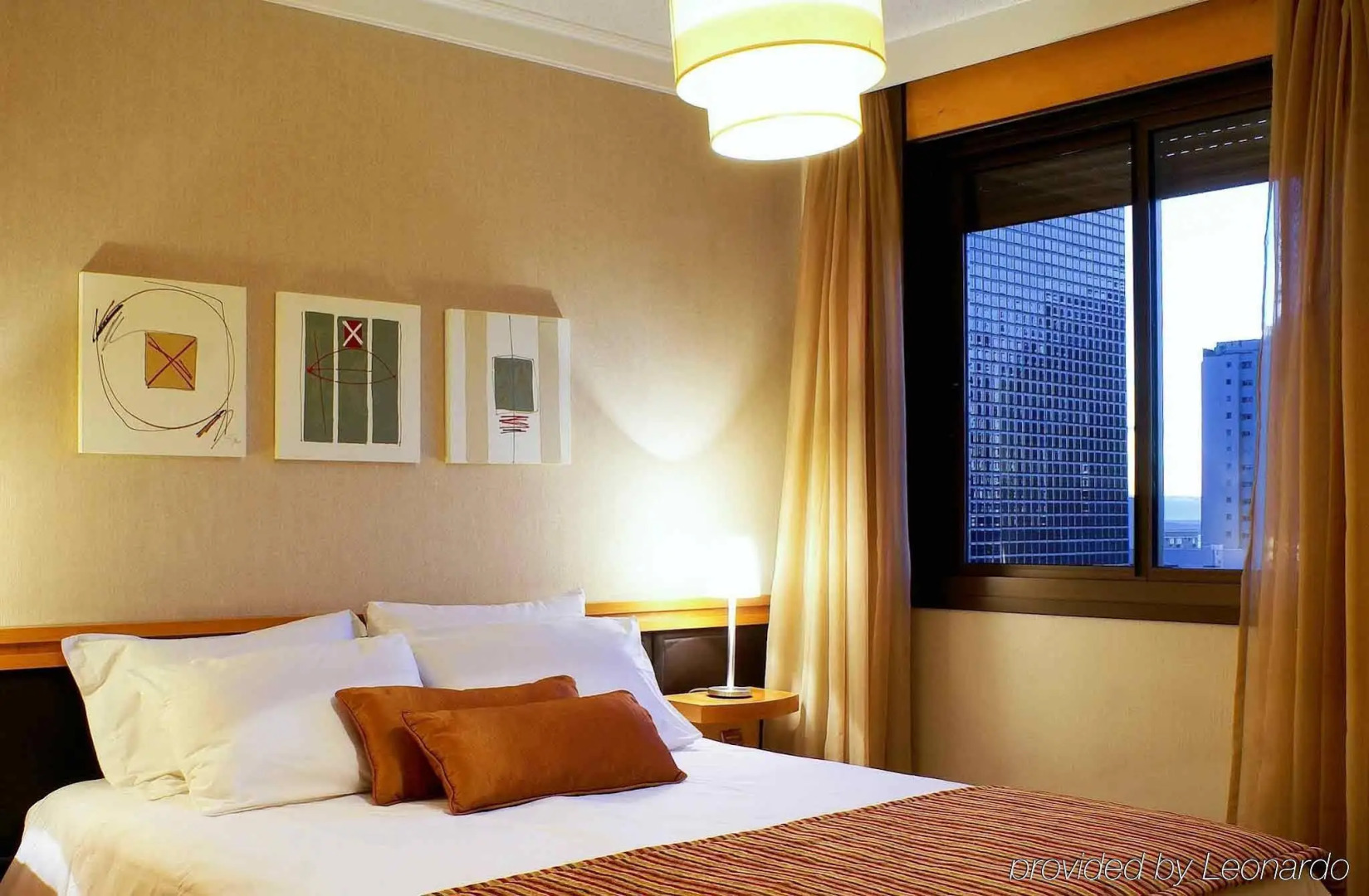 Foto - Manhattan Porto Alegre by Mercure - 5 minutos do Hospital Moinhos de Vento