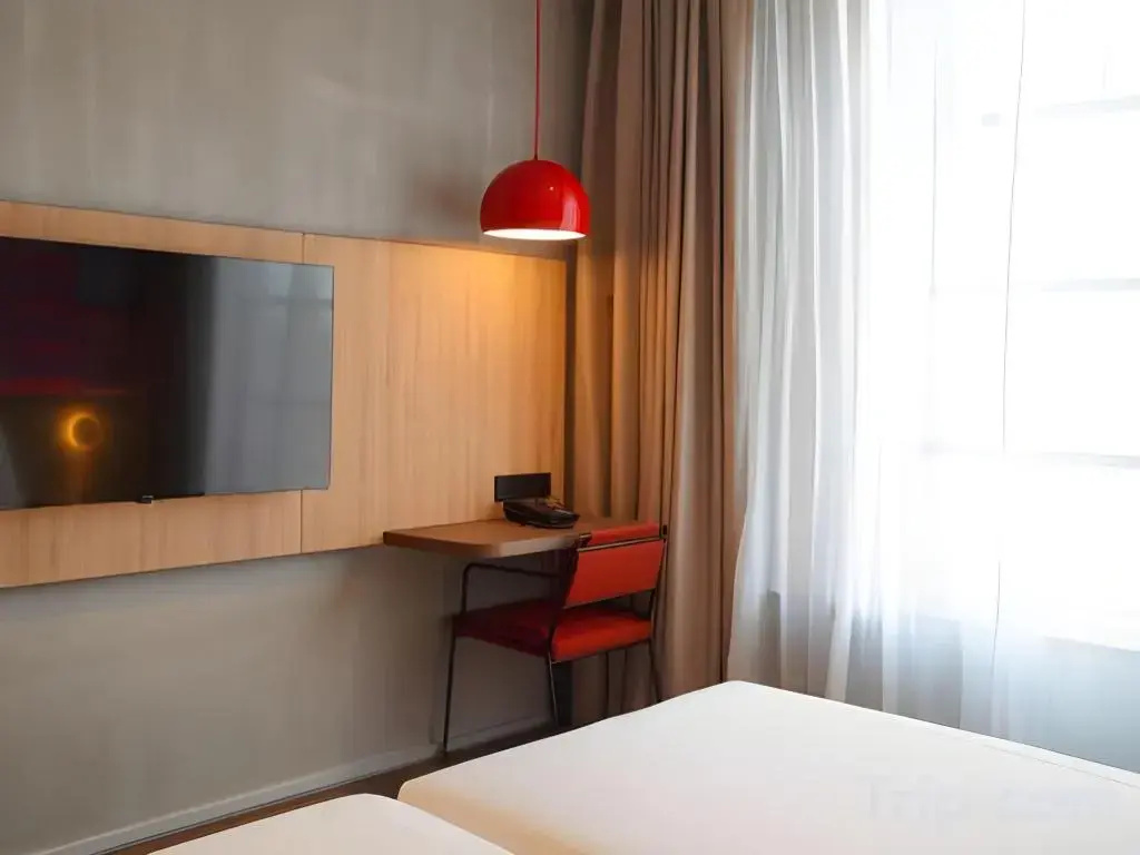 Photo - The Graph Hotel