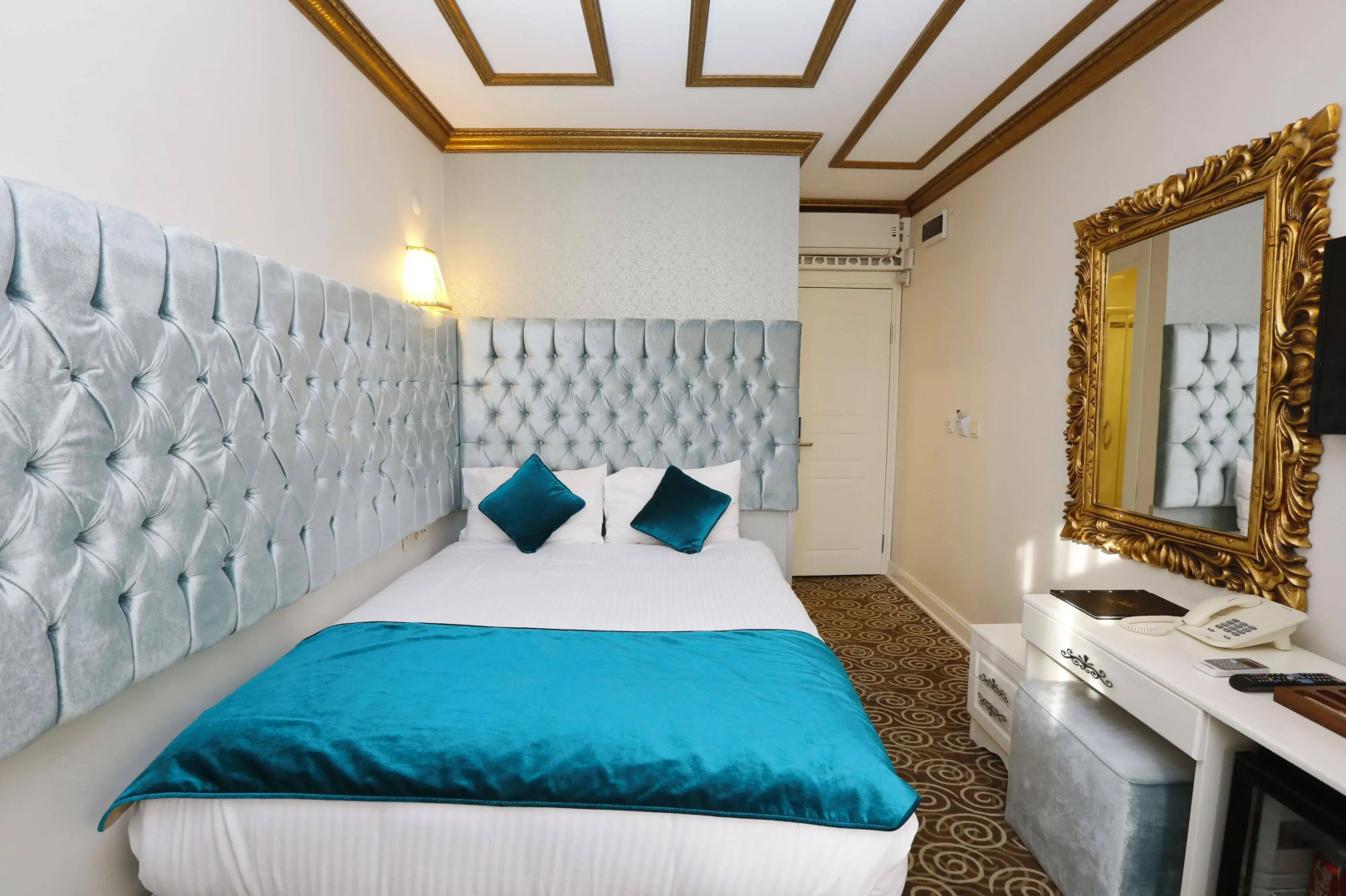 Photo - Diamond Royal Hotel