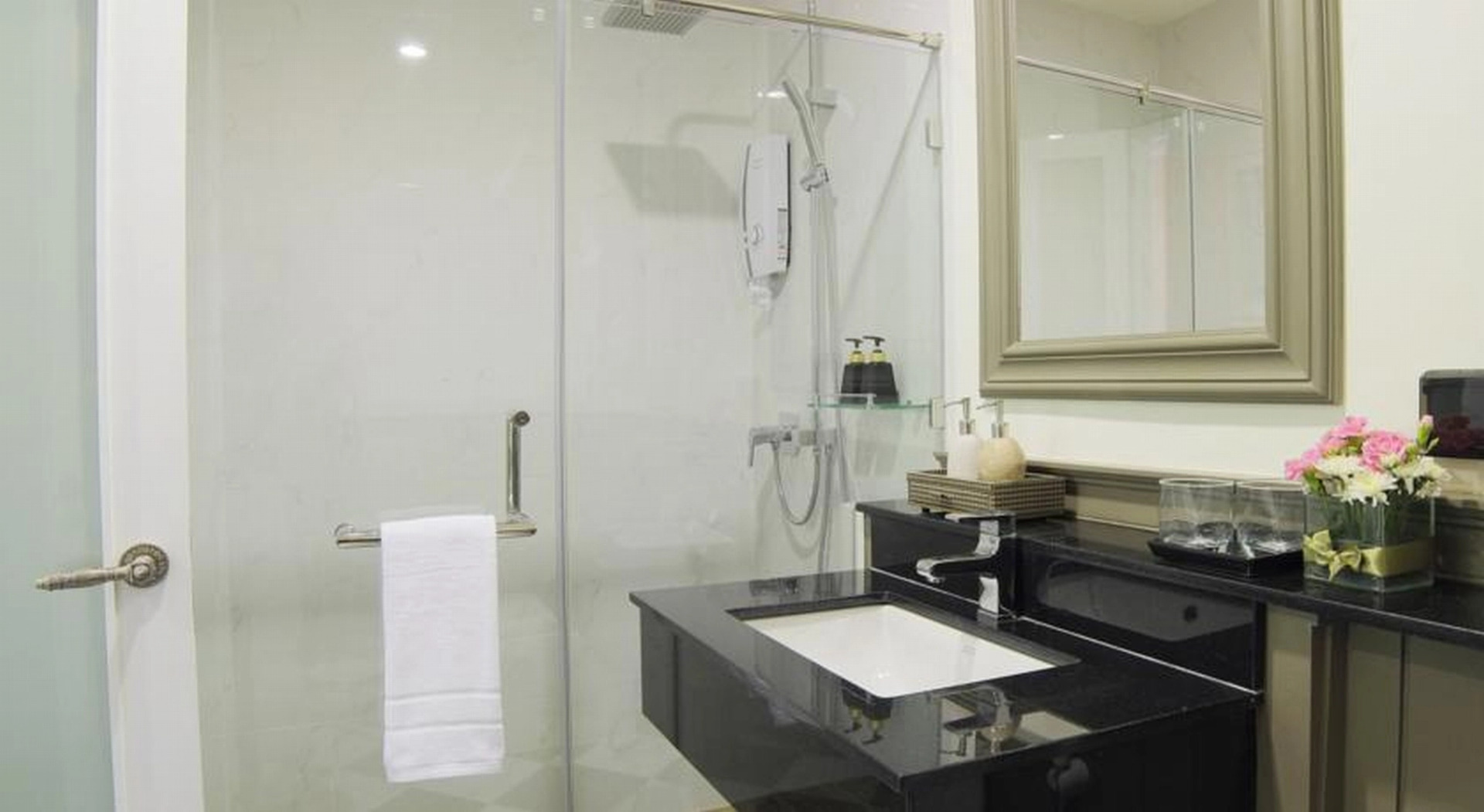 Photo - The Raya Surawong Bangkok