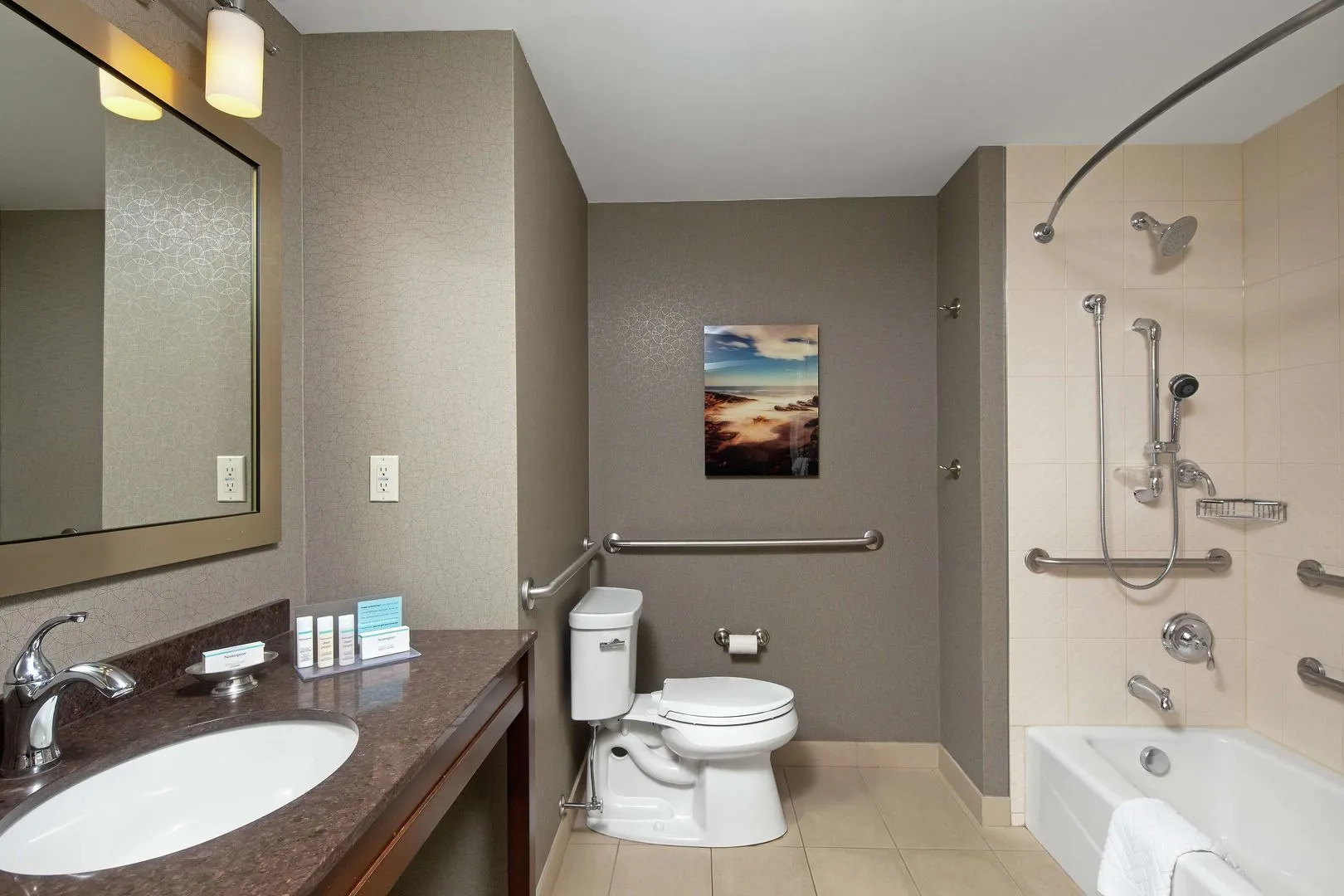 Photo - Hampton Inn by Hilton Halifax Downtown