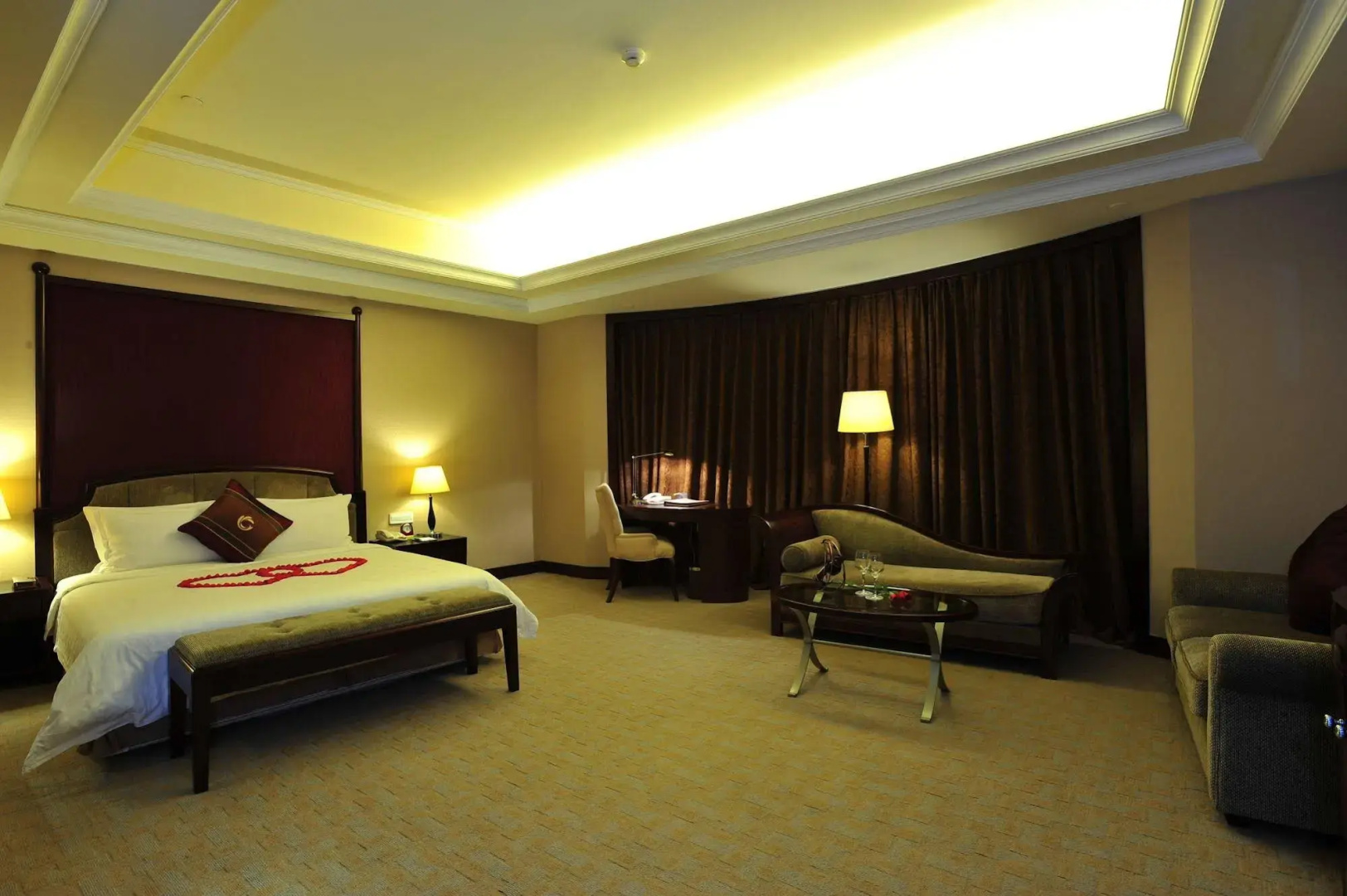 Photo - Royal Marina Plaza