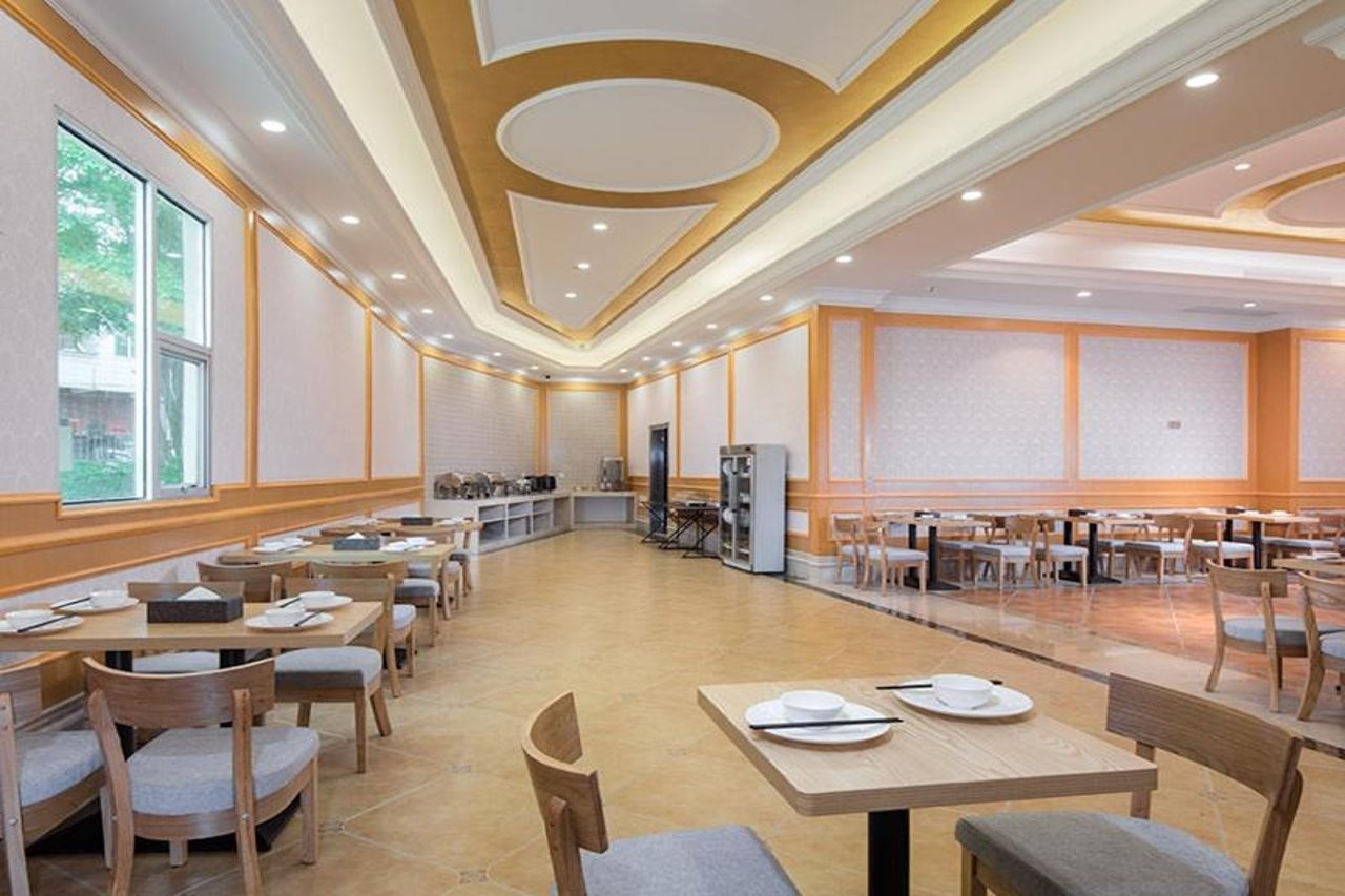 Vienna Hotel （Huizhou Zhongkai Lilin North Station Store）