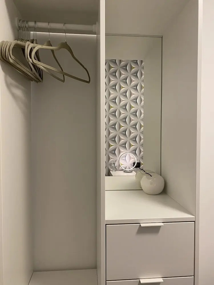 Photo - Gatto Bianco Le Mura