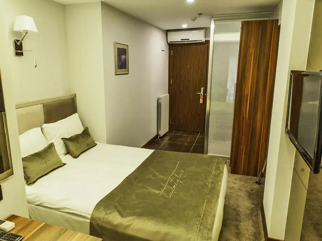 Photo - The 22 Hotel