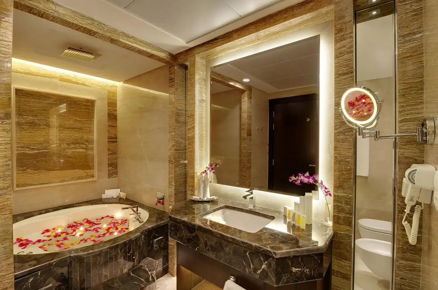 Photo - Landmark Premier Hotel