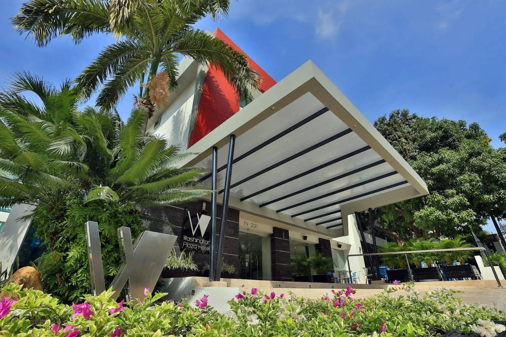 Photo - Washington Plaza