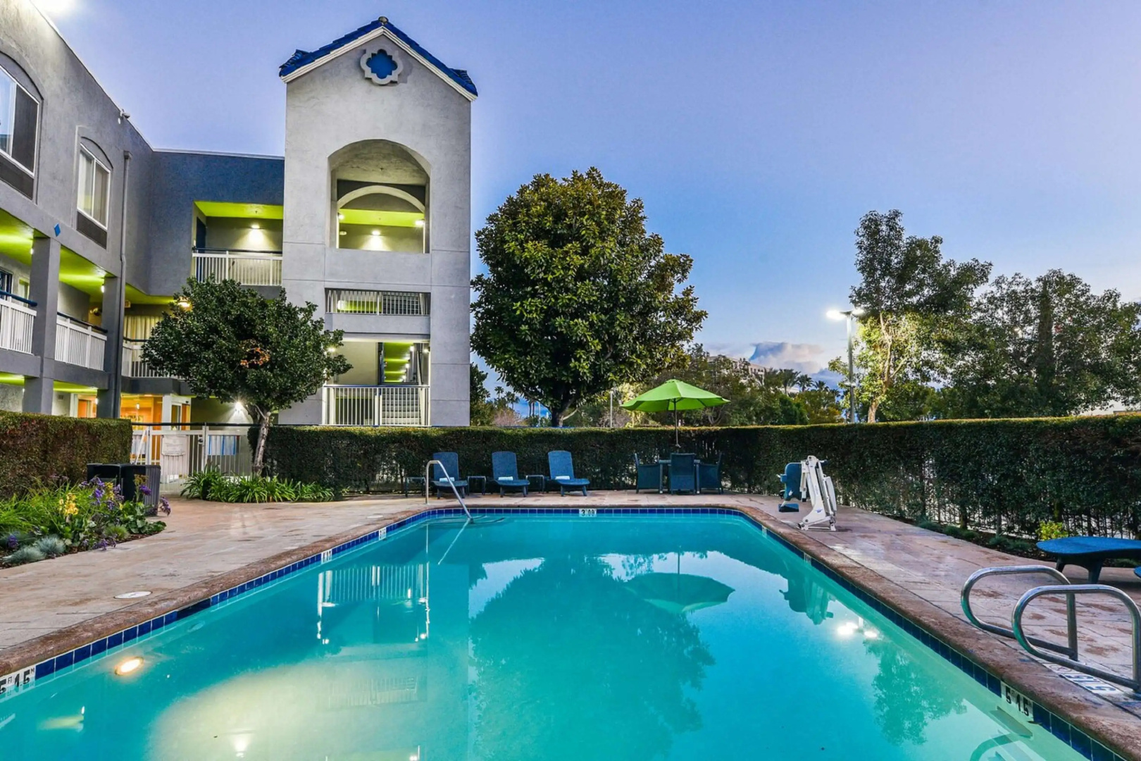 Photo - SureStay Hotel by Best Western Ontario Airport