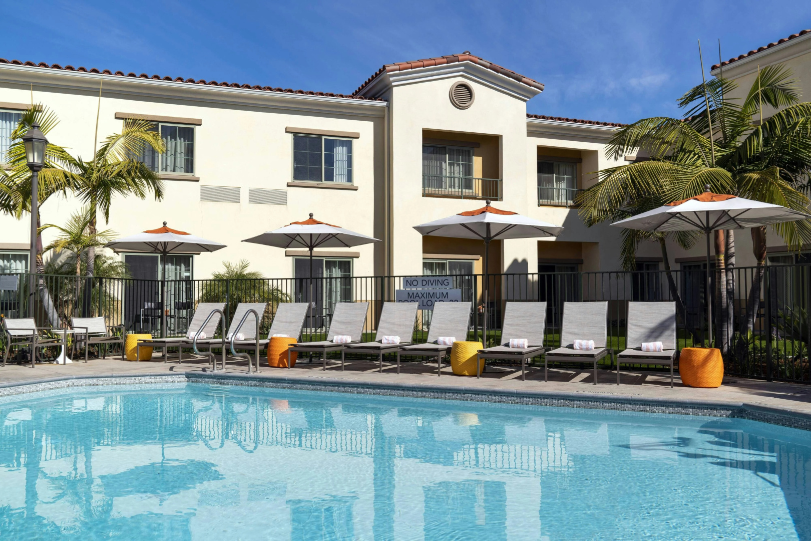 Photo - Courtyard Santa Barbara Goleta