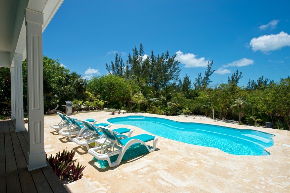 Aqua Villa and Cottage