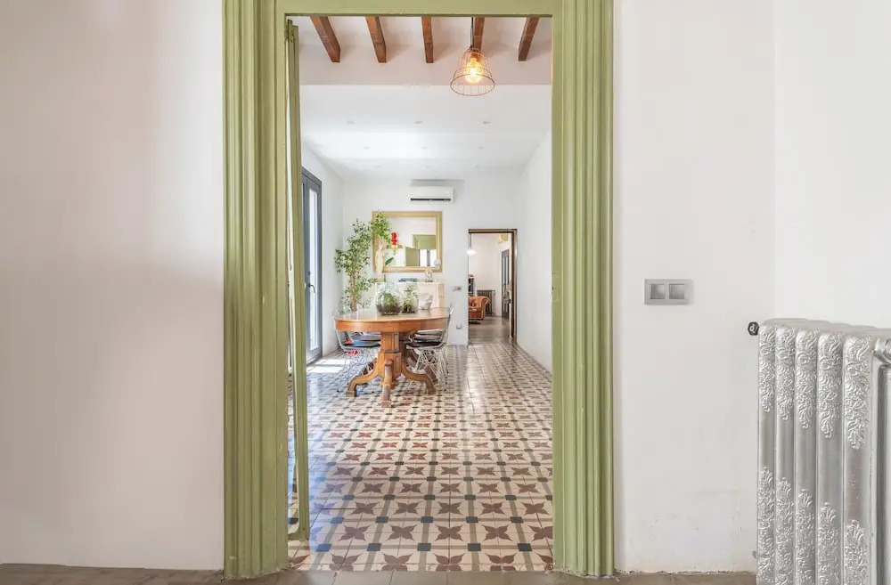 Photo - Dog Admiral - Urban Guest House