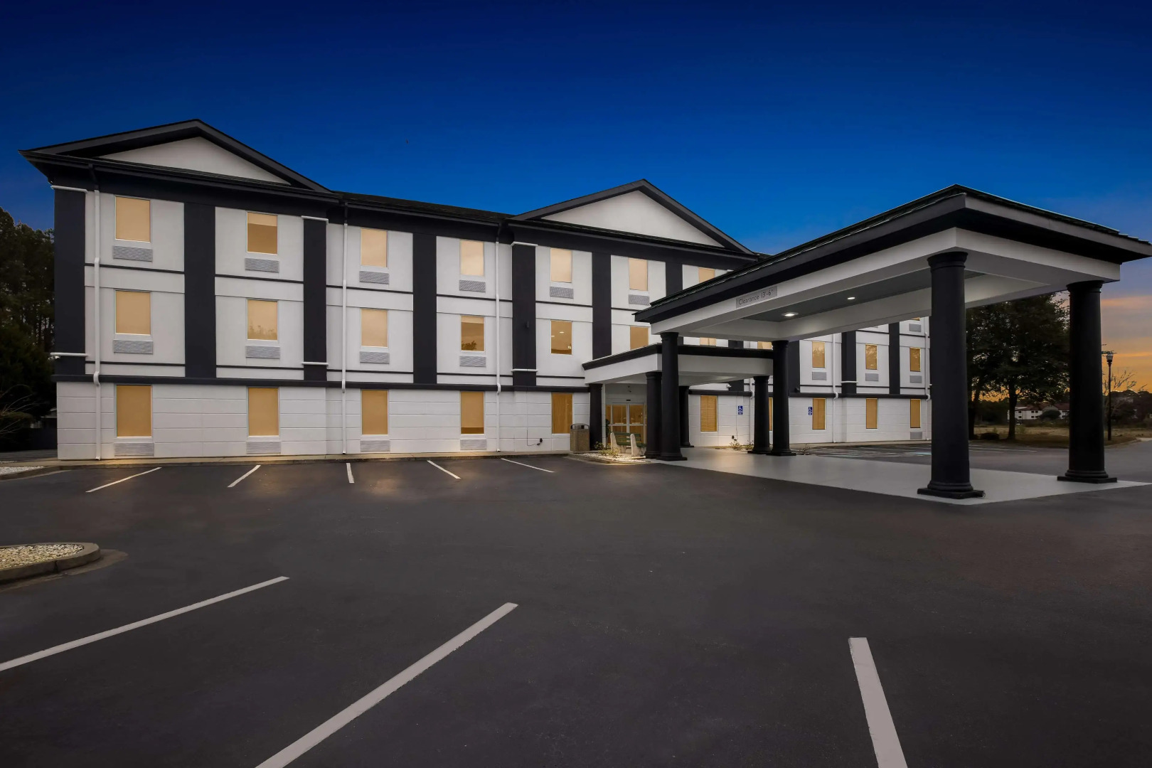 Photo - Sonesta Essential Savannah