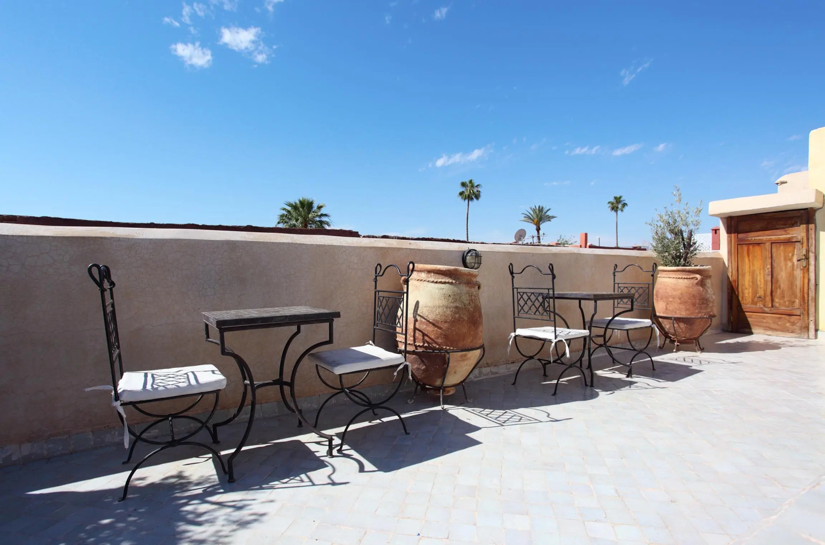 Photo - Riad white flowers