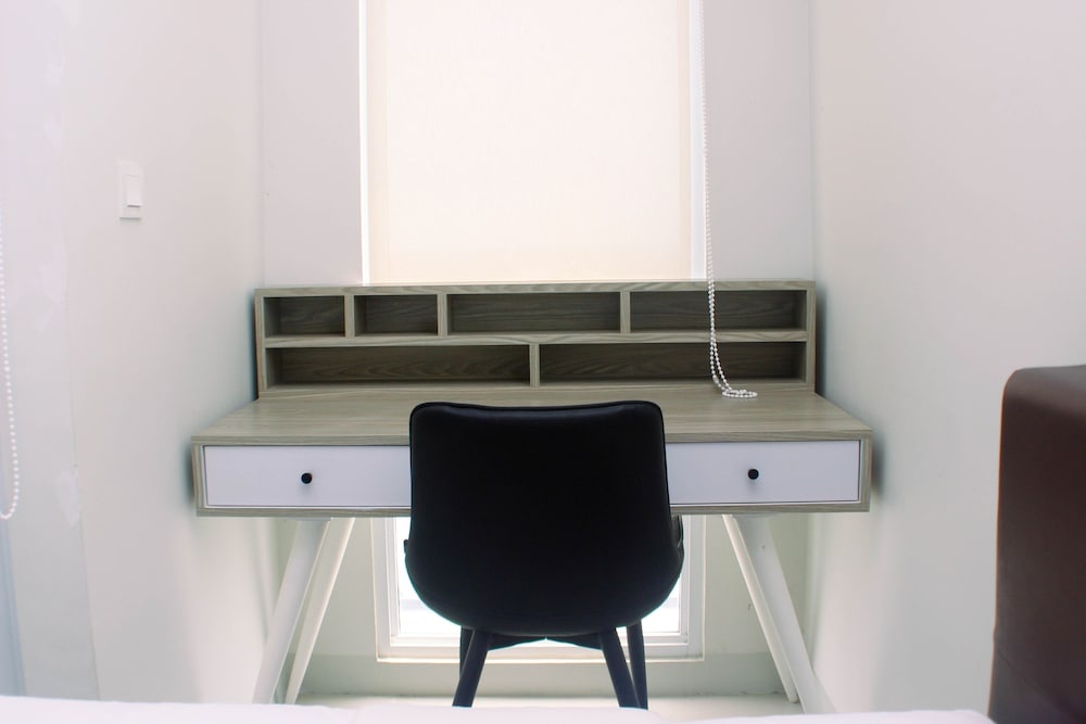 Homey And Minimalist Studio At Vasanta Innopark Apartment