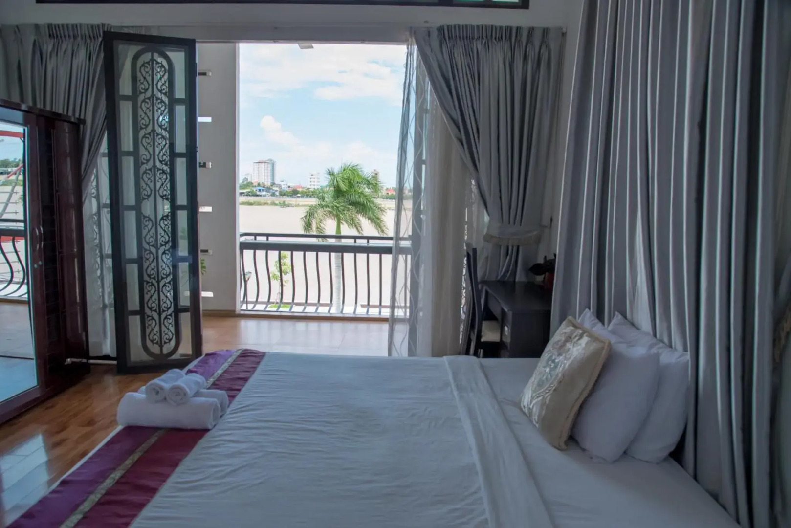 Foto - New Season Riverside Hotel