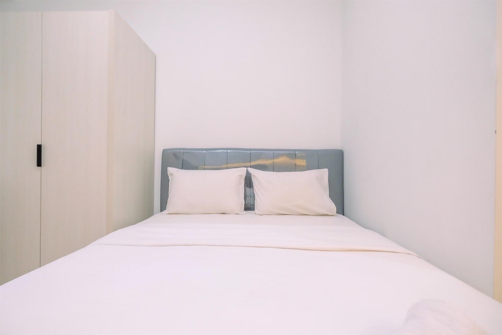Comfy And Elegant Studio Transpark Cibubur Apartment