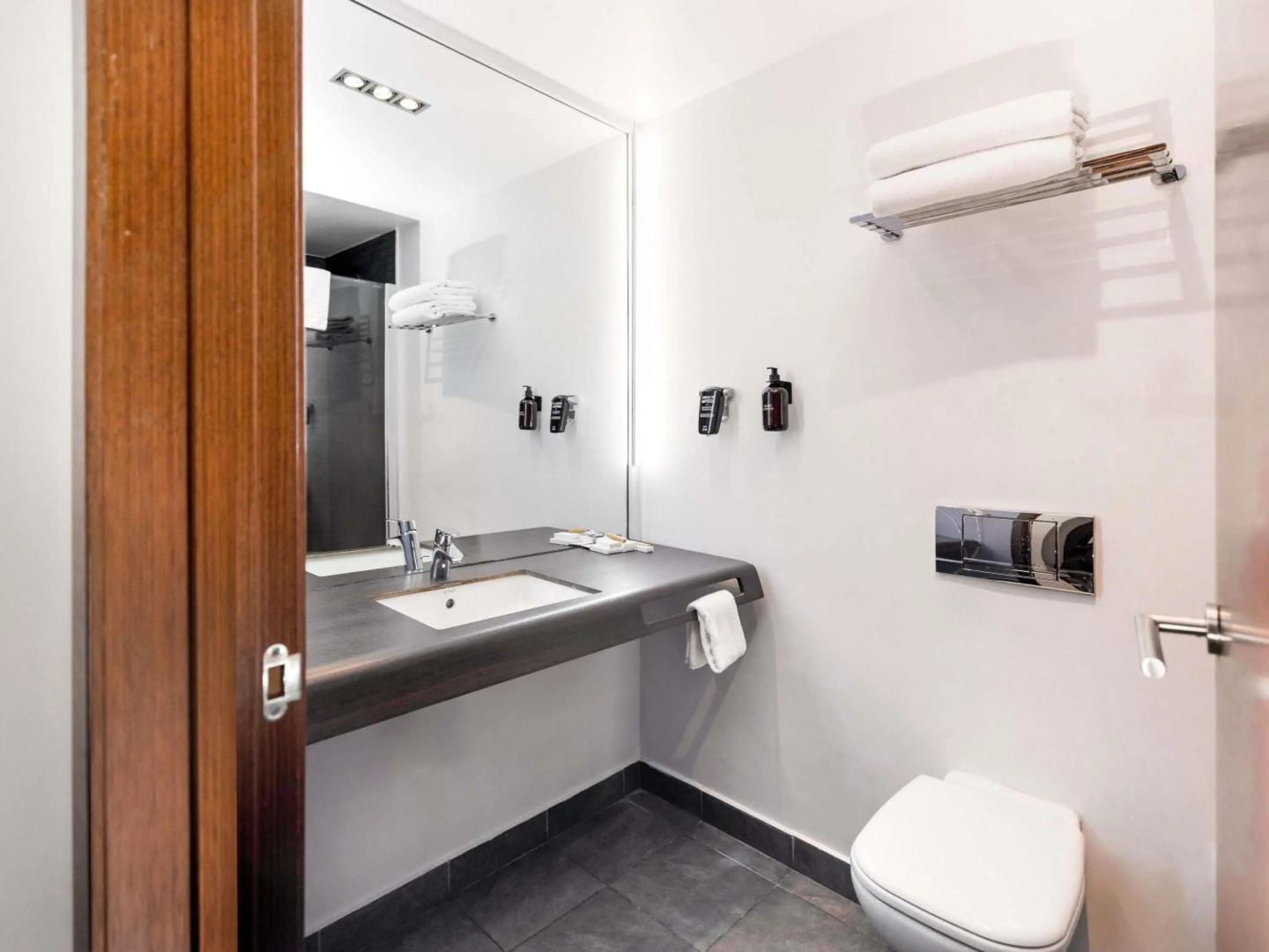 Photo - ibis Styles Accra Airport
