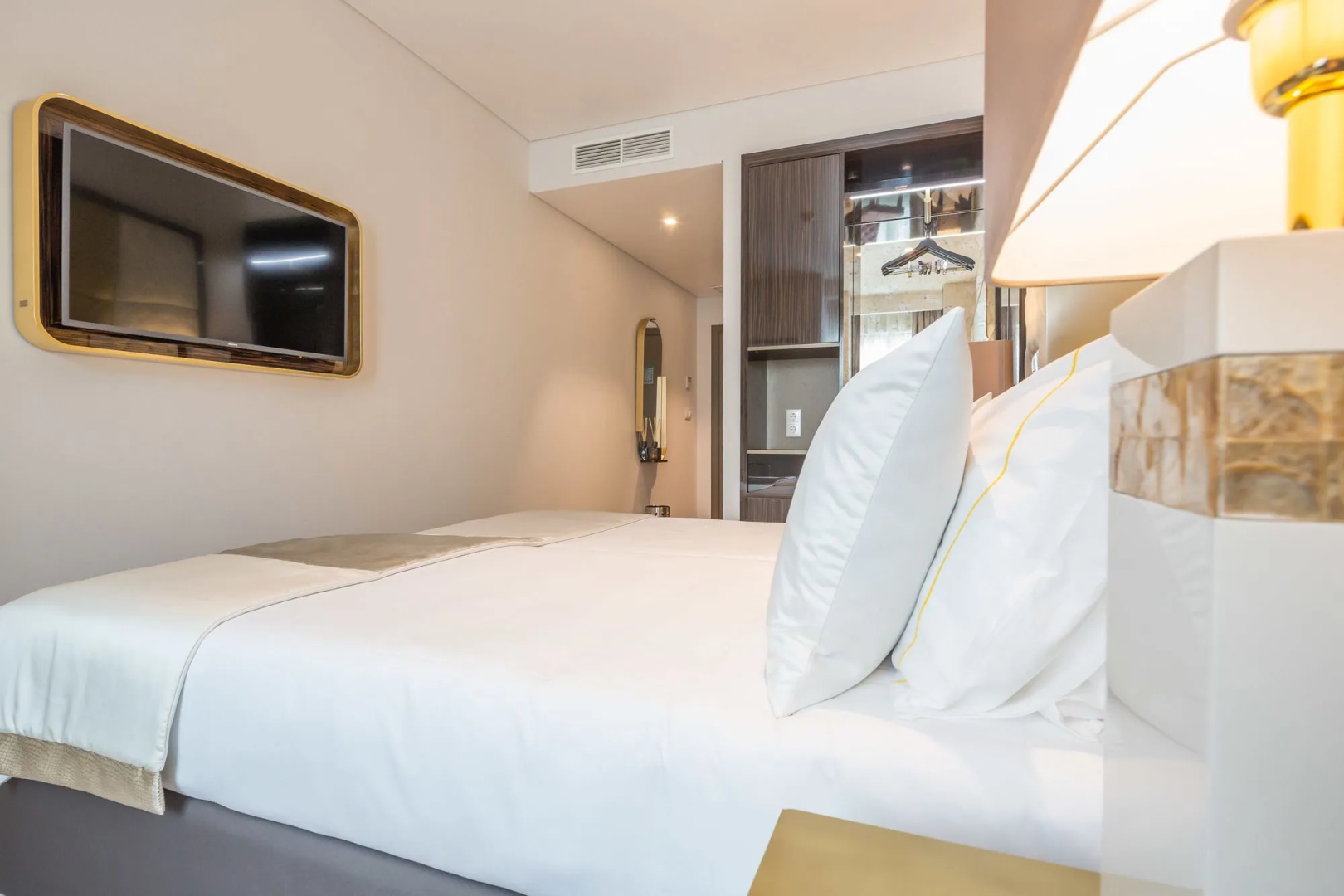 Photo - MeraPrime Gold Design Hotel