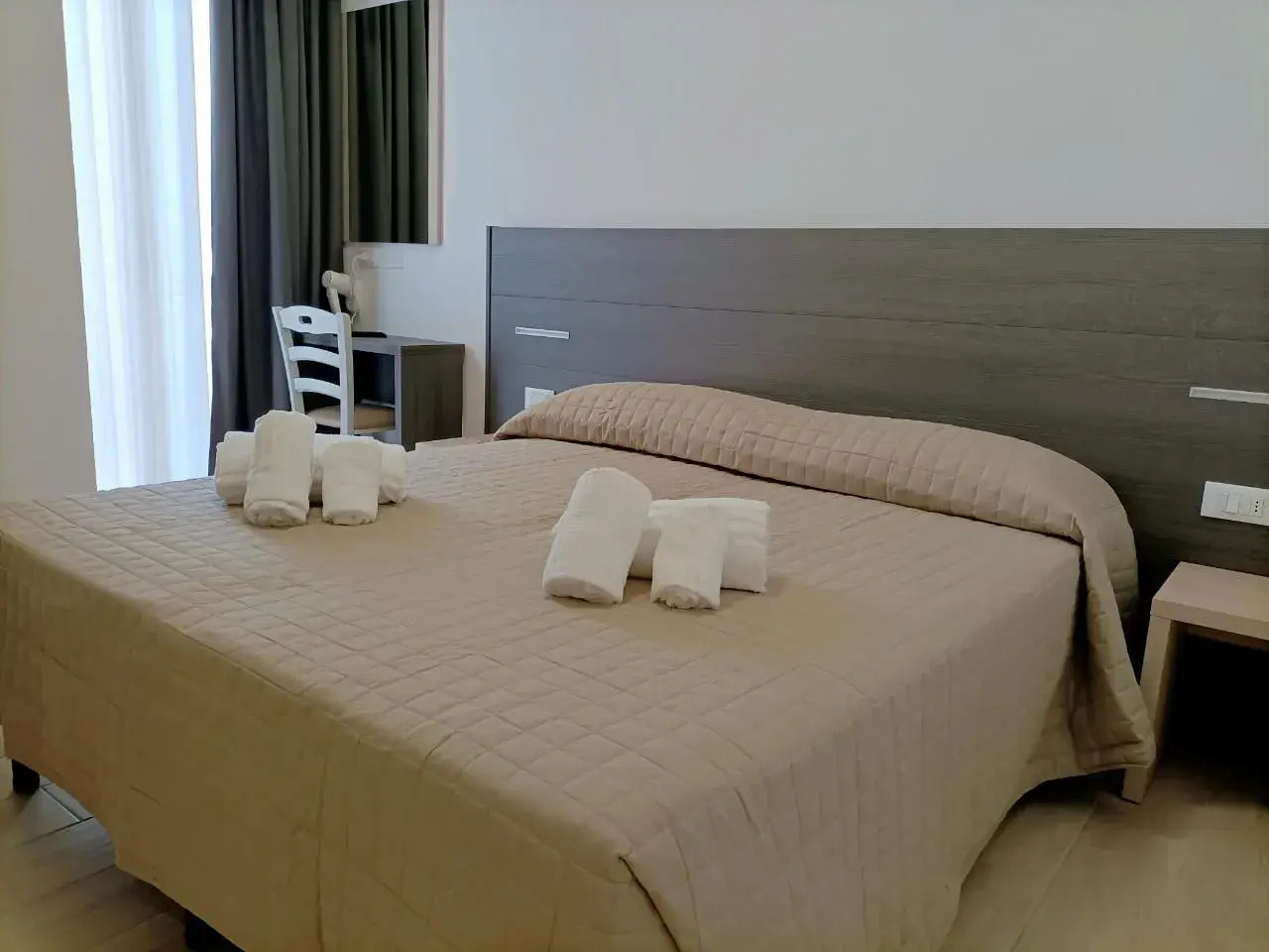 Foto - bed and book
