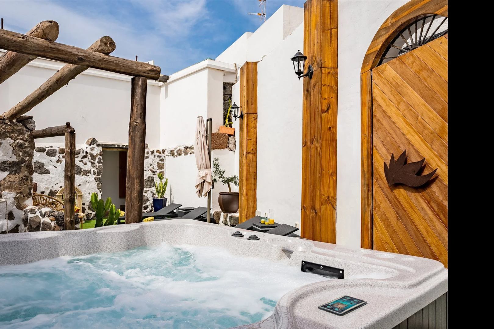 Photo - El Charco Suites