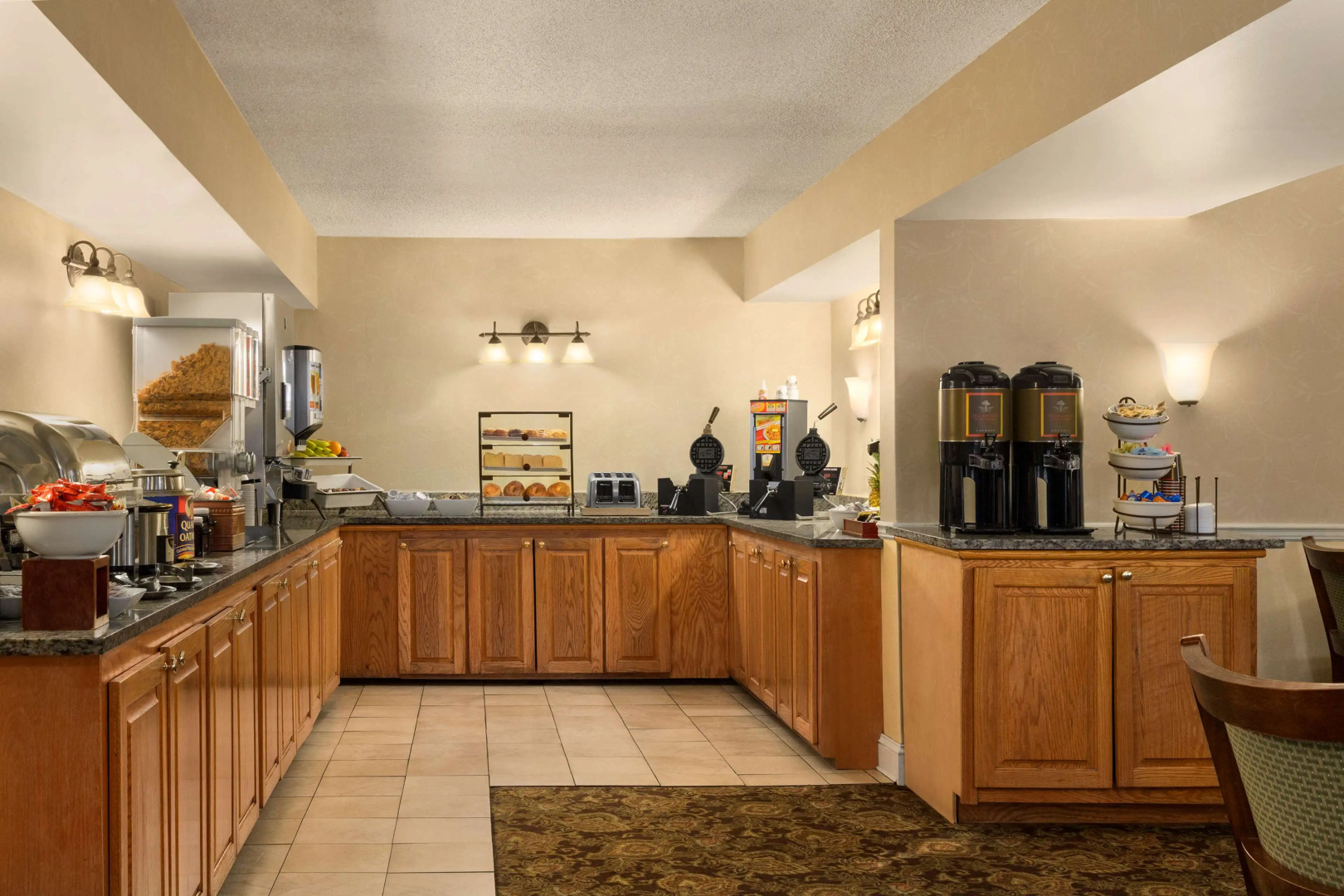 Photo - Country Inn & Suites by Radisson, Atlanta Airport South, GA