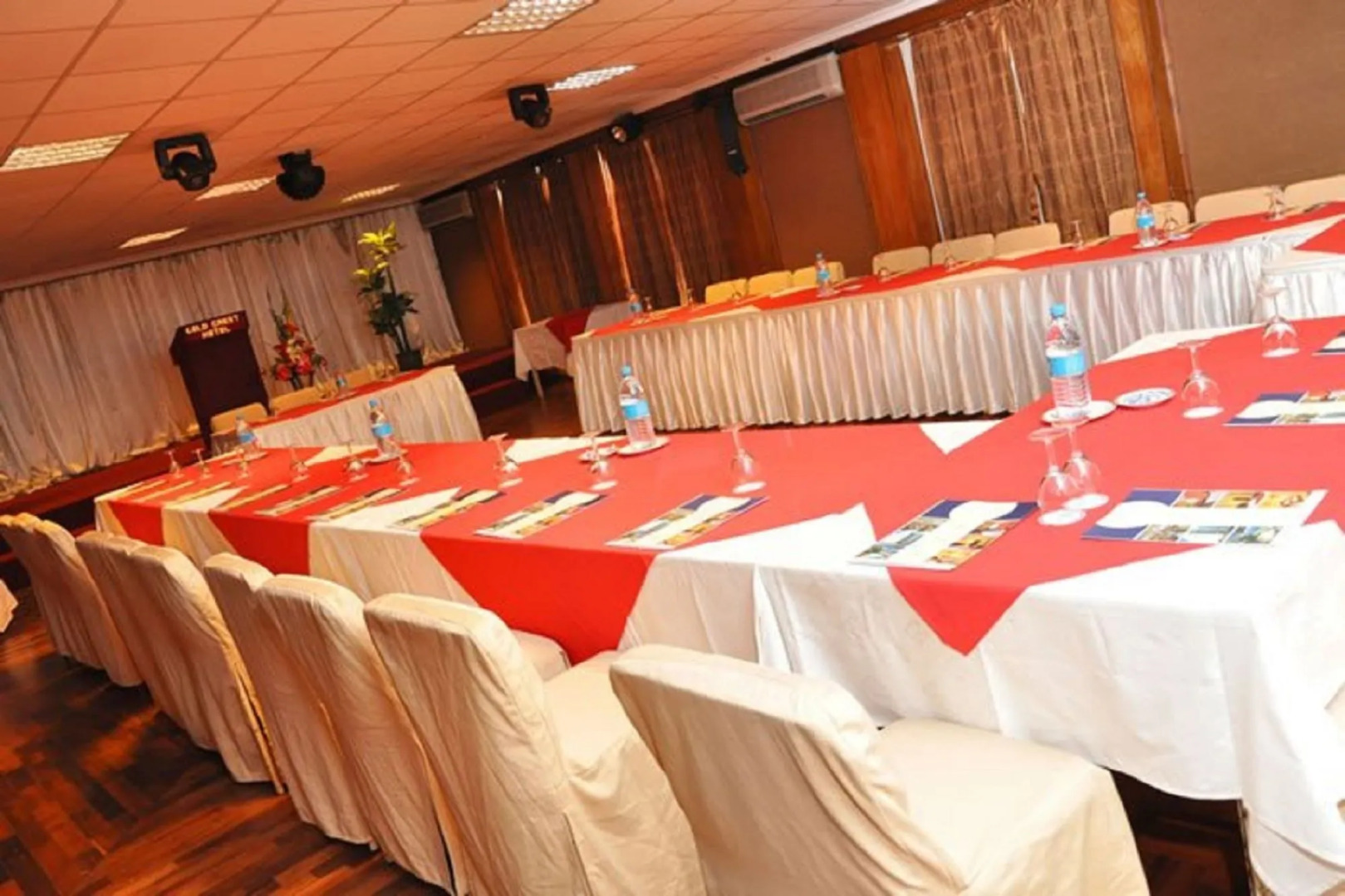 Foto - Gold Crest Hotel