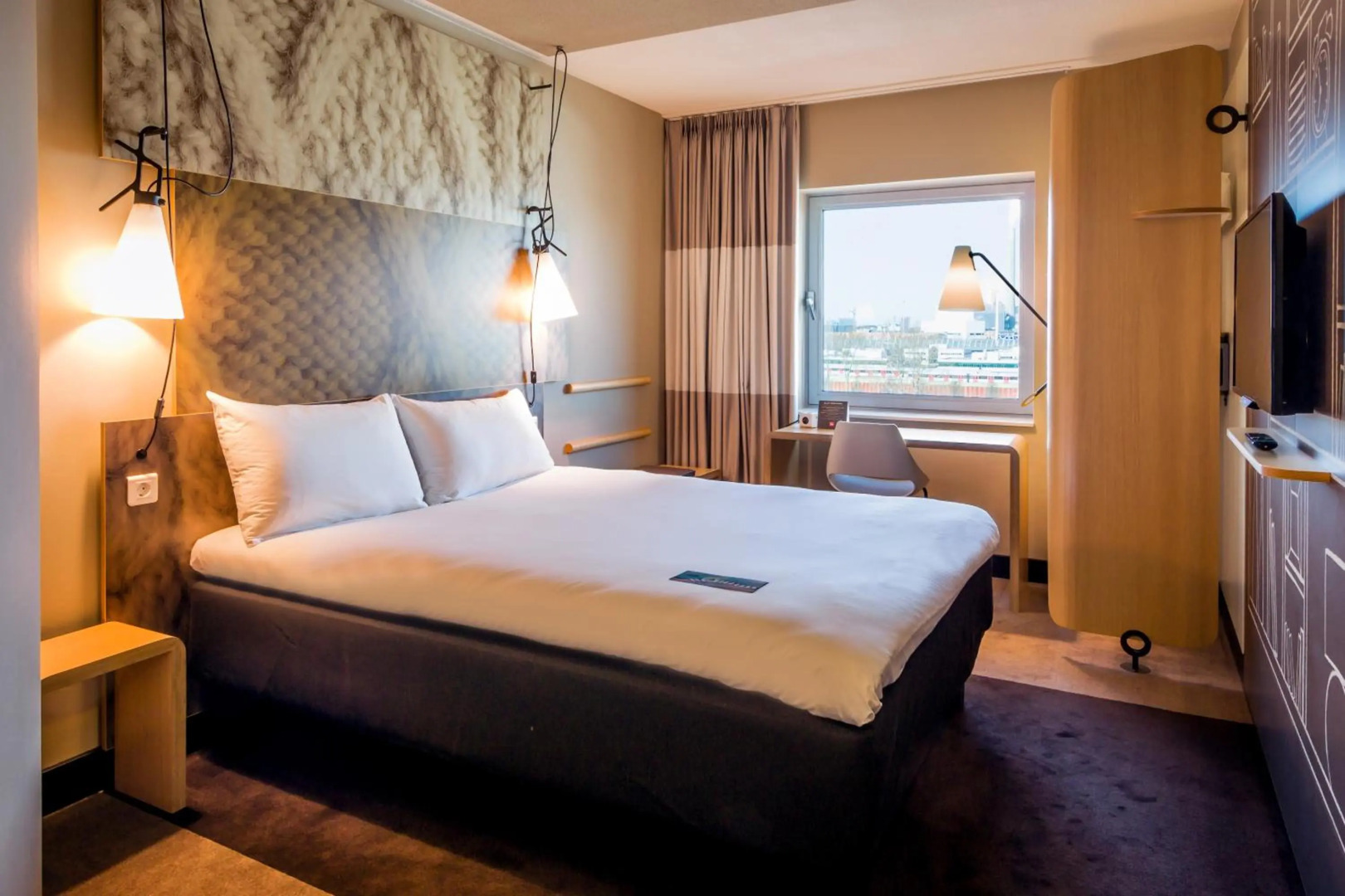 Photo - Quentin England Hotel