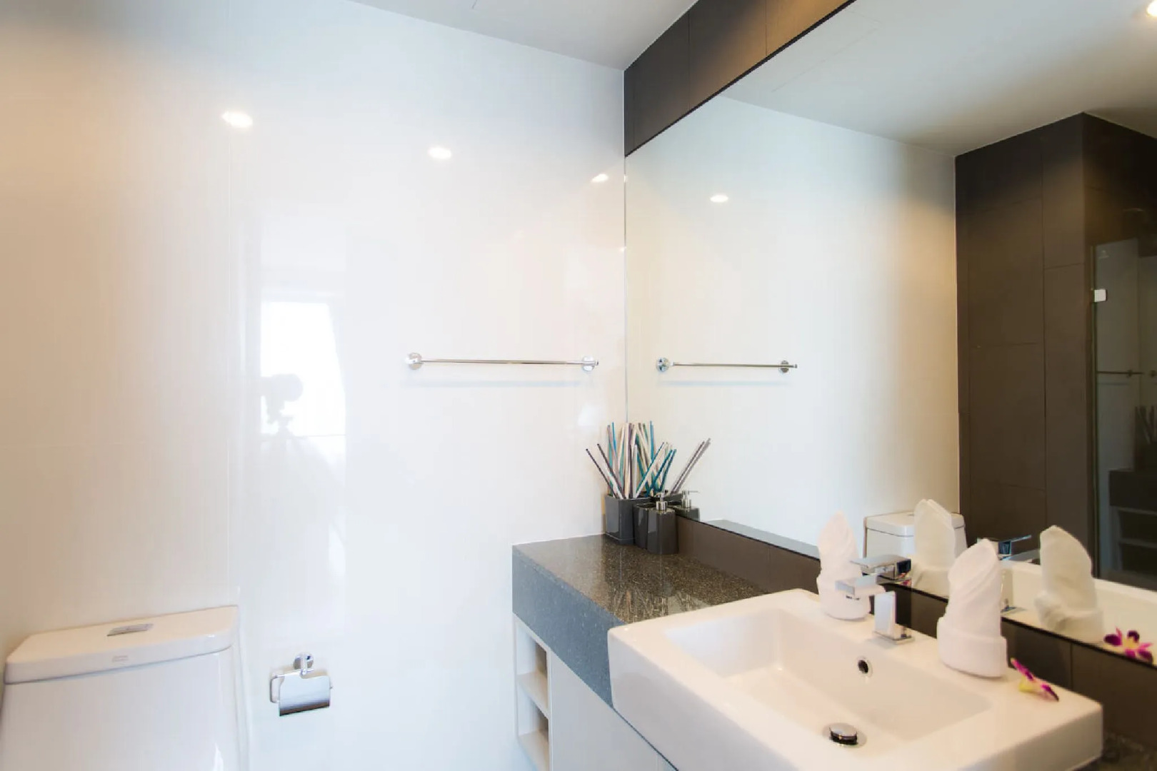 Foto - 6th Avenue Surin Beach - Official Account