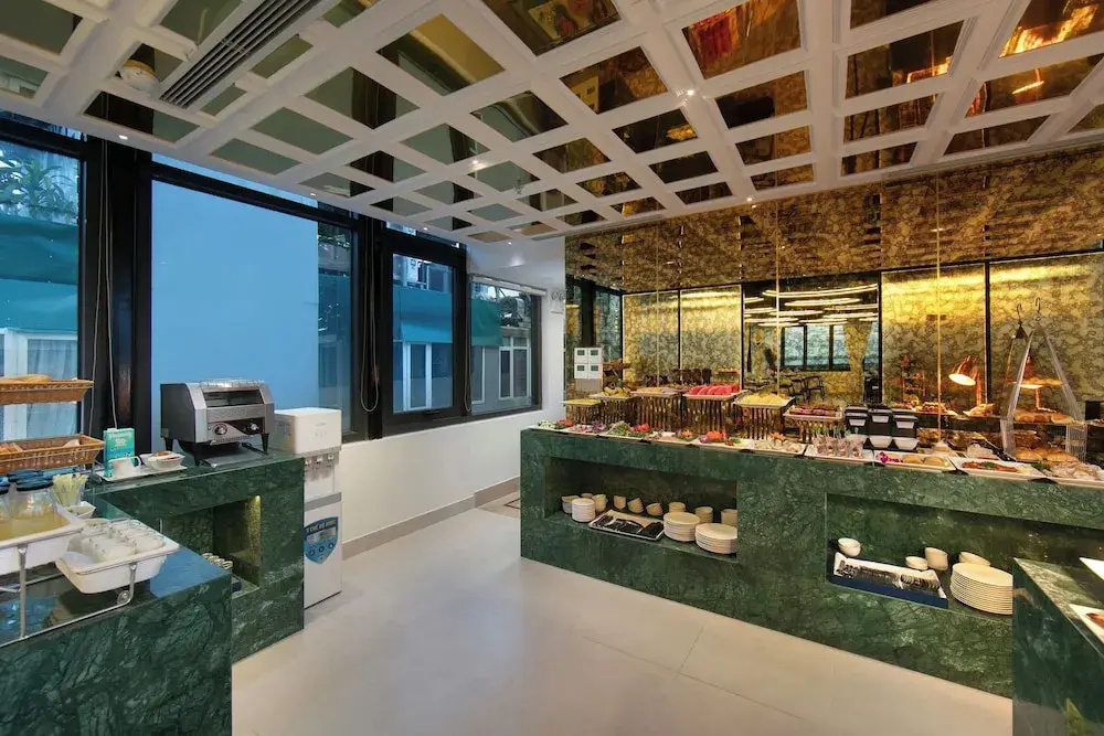 Photo - Le Premier Hotel & Rooftop Bar