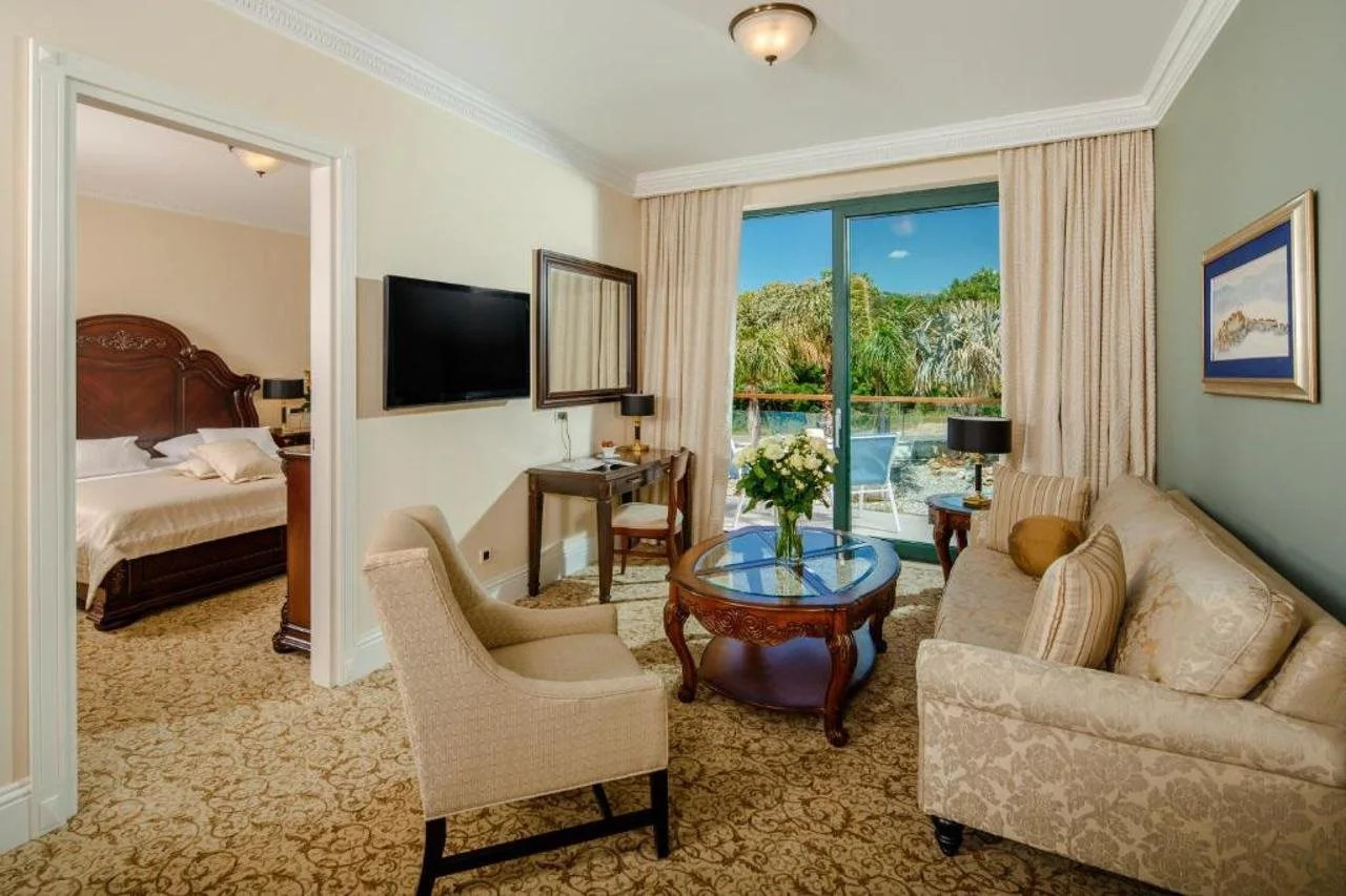 Photo - Royal Princess Hotel