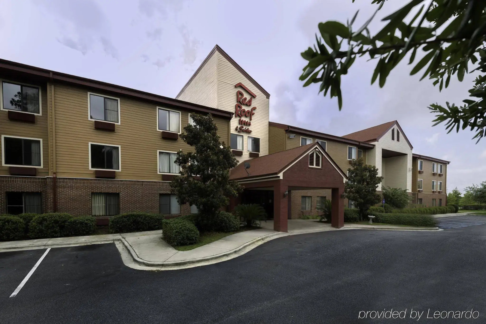 Photo - Red Roof Inn & Suites Savannah Airport