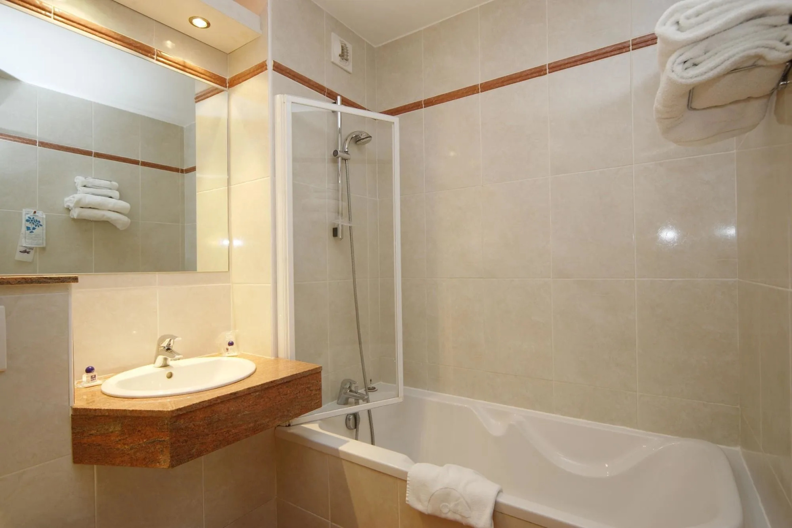 Foto - Brit Hotel Confort Nîmes Ouest - A9 sortie 25