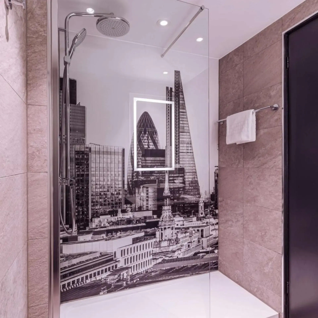 Photo - Radisson RED London Heathrow