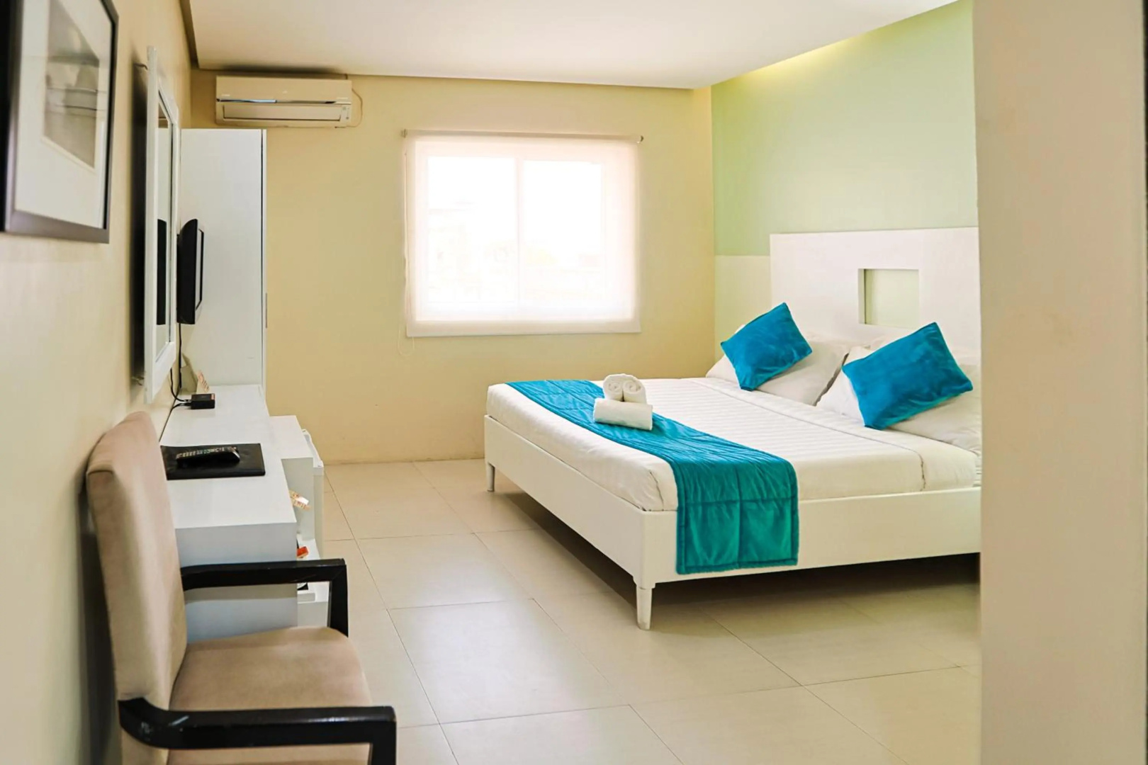 Holiday Suites Business District (Empire Suites Hotel)