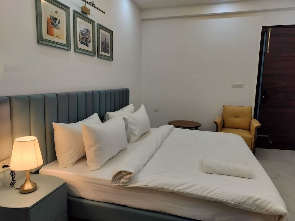 The Hoften Elite 32 Avenue, Sector 15, Gurugram