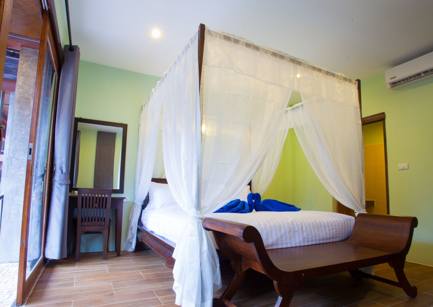 Koh Tao Beach Club