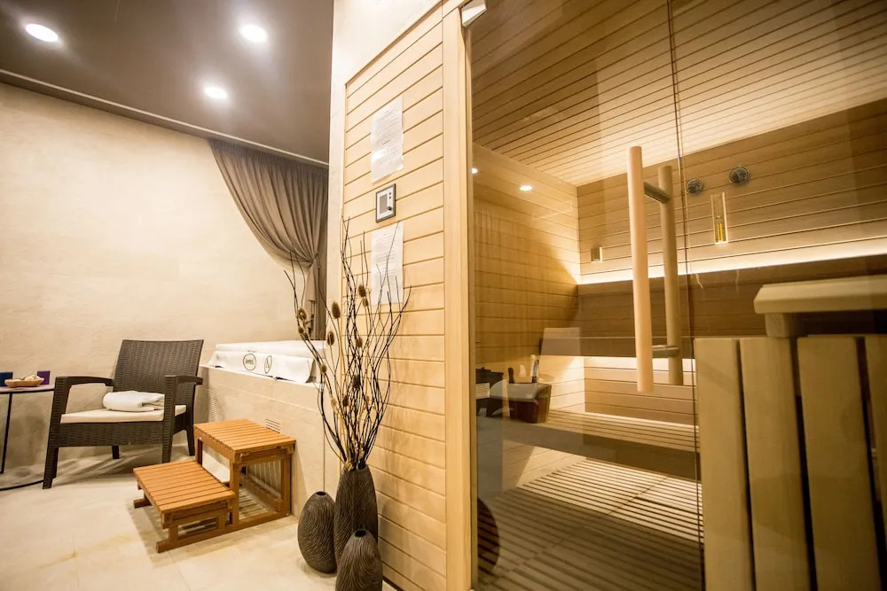 Foto - Crown Palace Apartments by Adrez