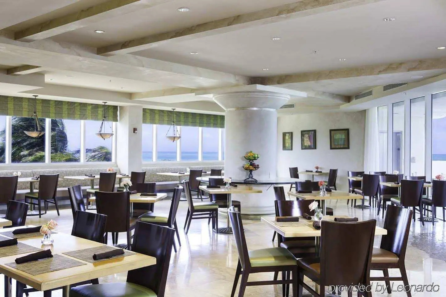 Foto - DoubleTree by Hilton Ocean Point Resort - North Miami Beach