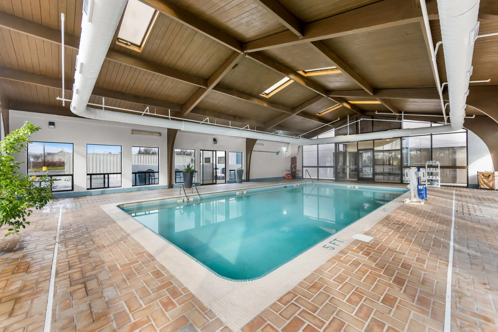 Photo - Comfort Suites London South