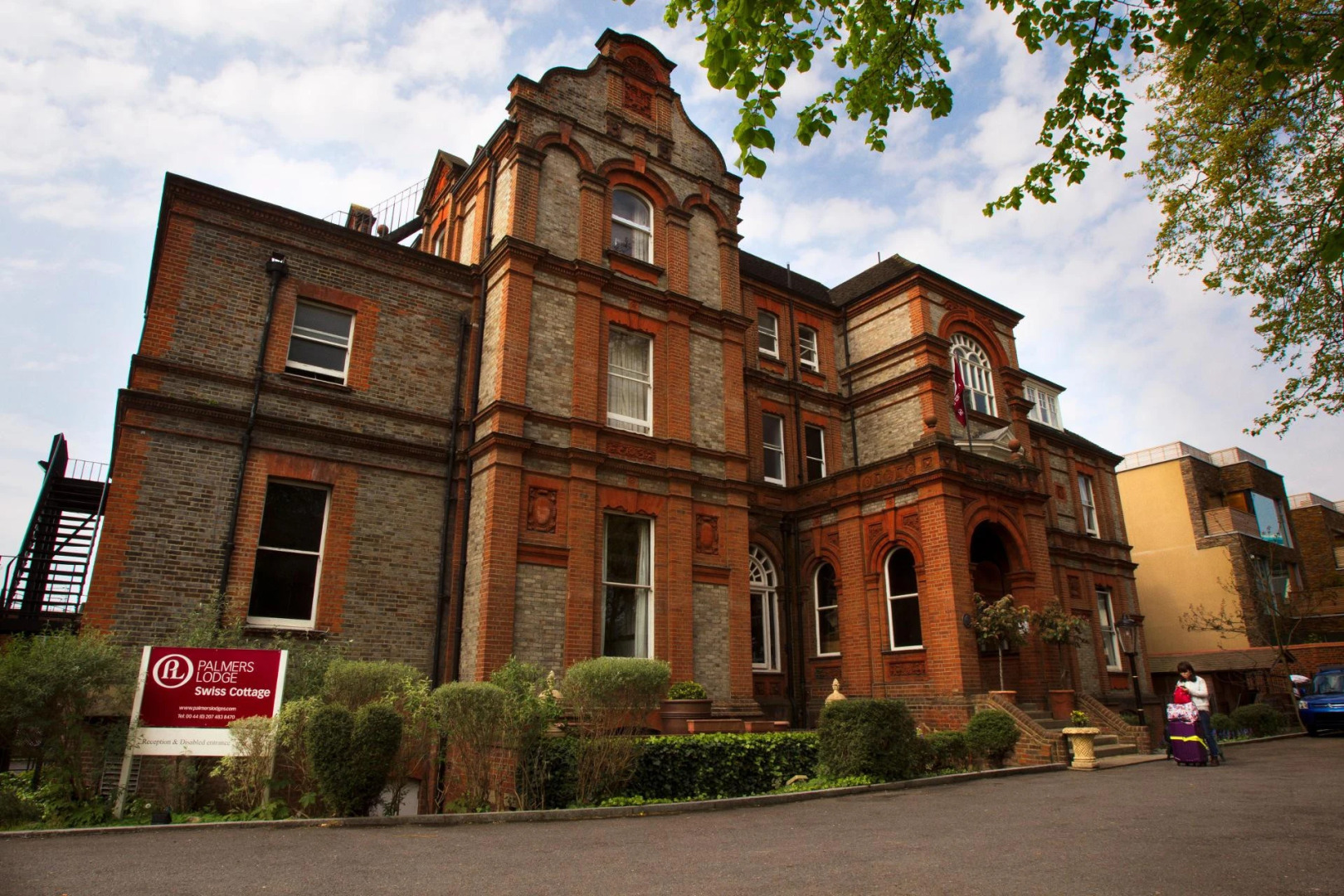 Photo - Palmers Lodge Swiss Cottage