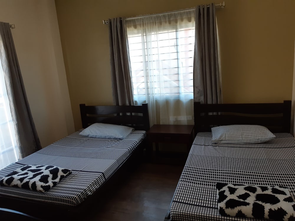 Restful 3BR Hillside Duplex