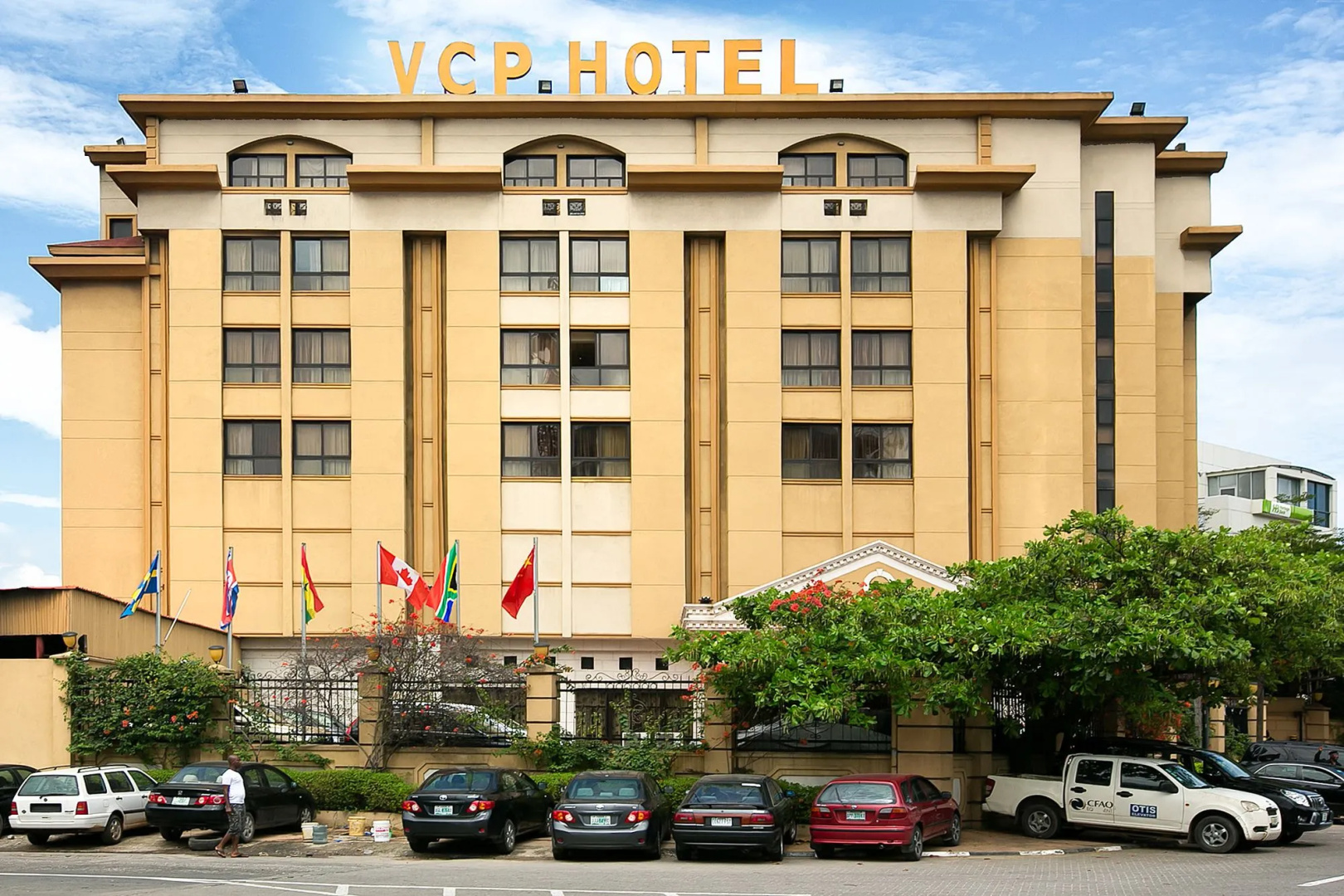 Victoria Crown Plaza Hotel — фото 1