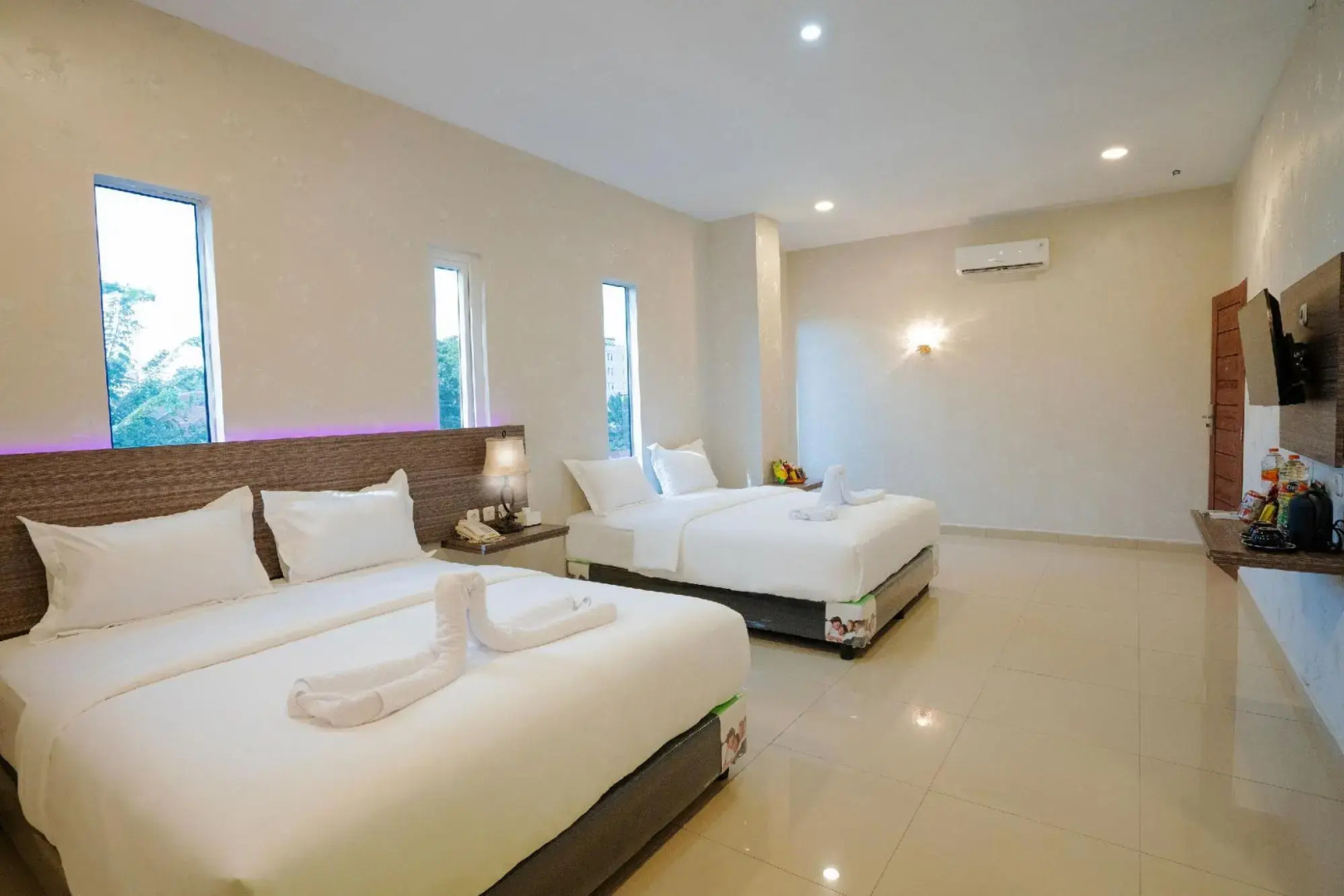 Photo - De'Tonga Hotel