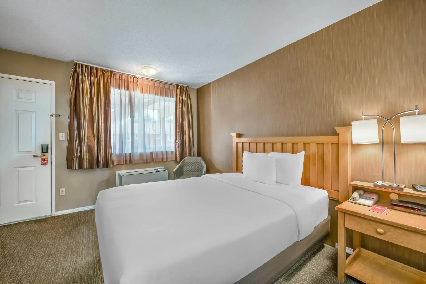 Photo - Econo Lodge Inn & Suites