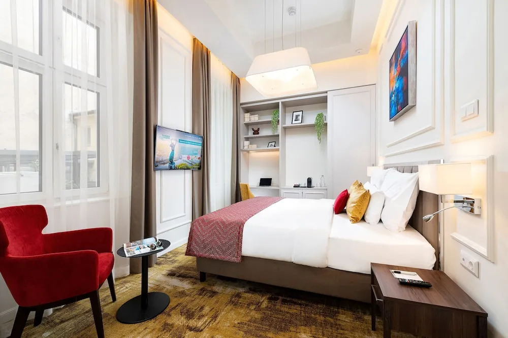 Photo - Three Corners Avenue Hotel